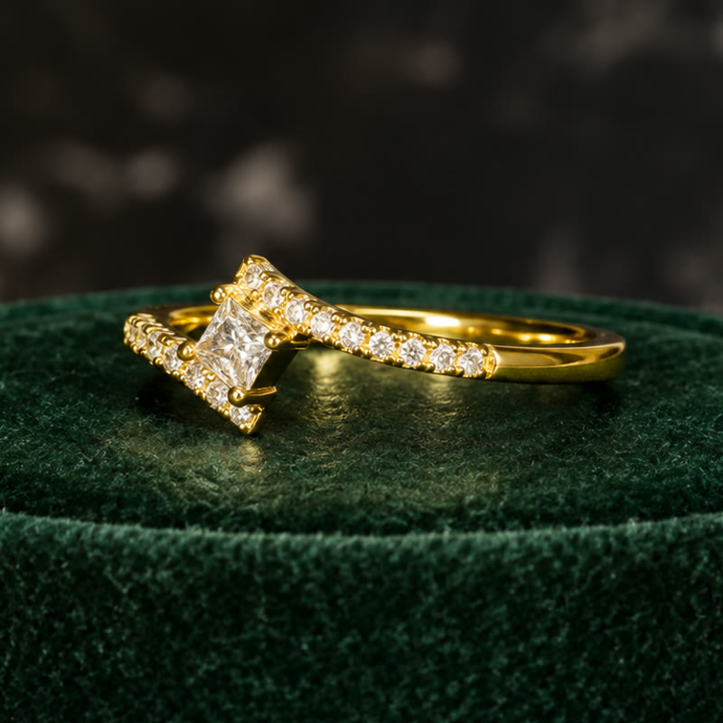 Anillo Diamante, baño en oro 18K